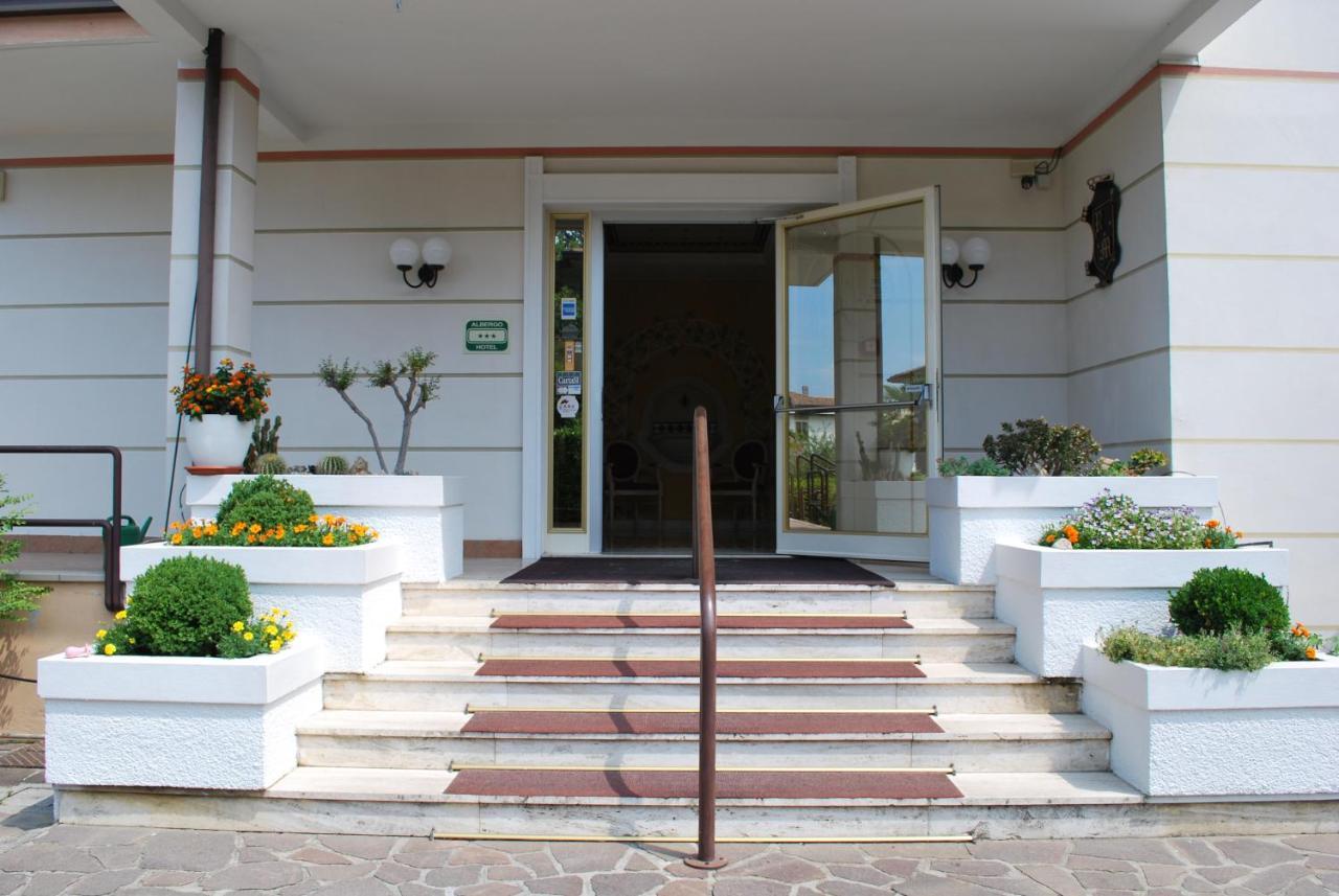فندق سيرمِيونيفي  هوتل ألسازيا المظهر الخارجي الصورة