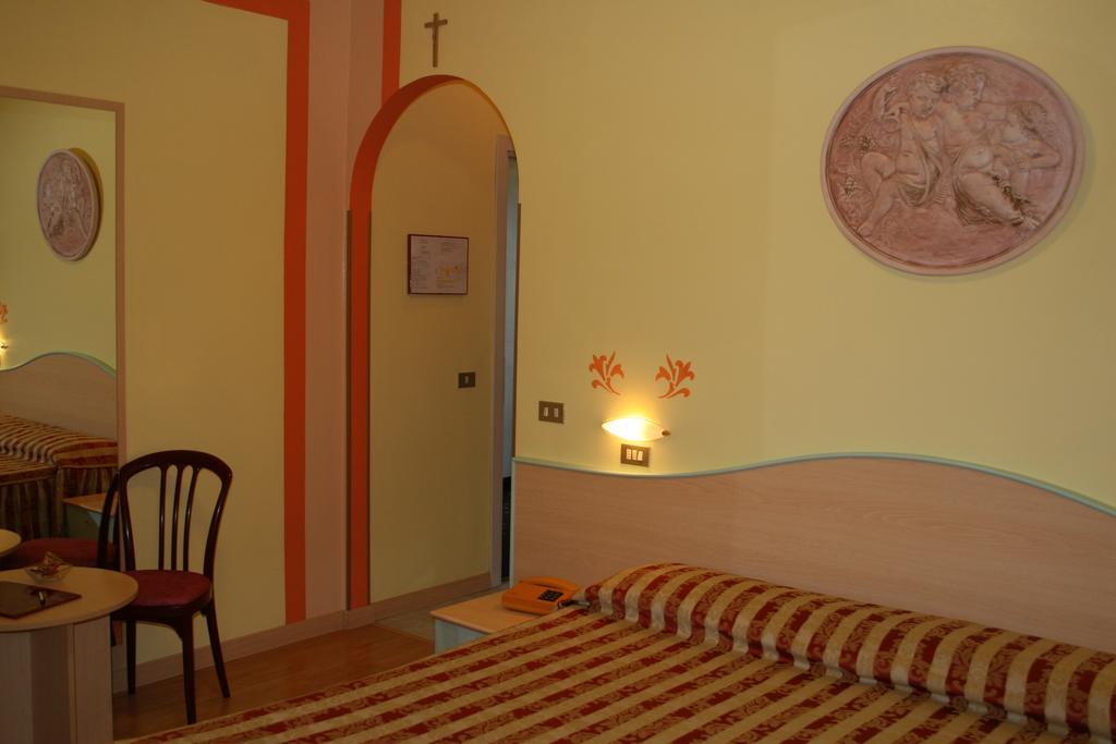 فندق سيرمِيونيفي  هوتل ألسازيا الغرفة الصورة